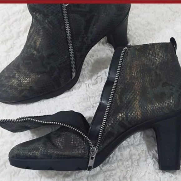 ๐ข๐ข The Flexx RARE Python Ankle Bootie - Picture 6 of 8